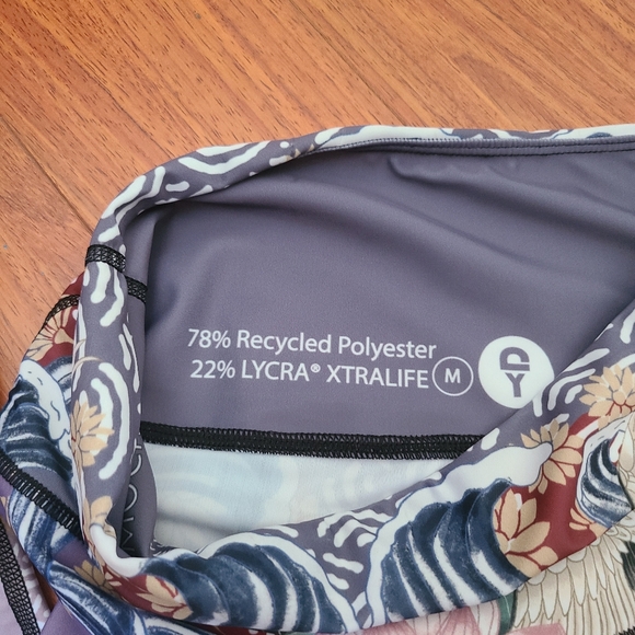 Yoga Democracy Leggings in Zen Water Garden - Picture 7 of 7